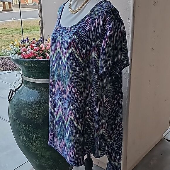 Multi colored pullover top by Cato size 22/24 - Picture 3 of 10